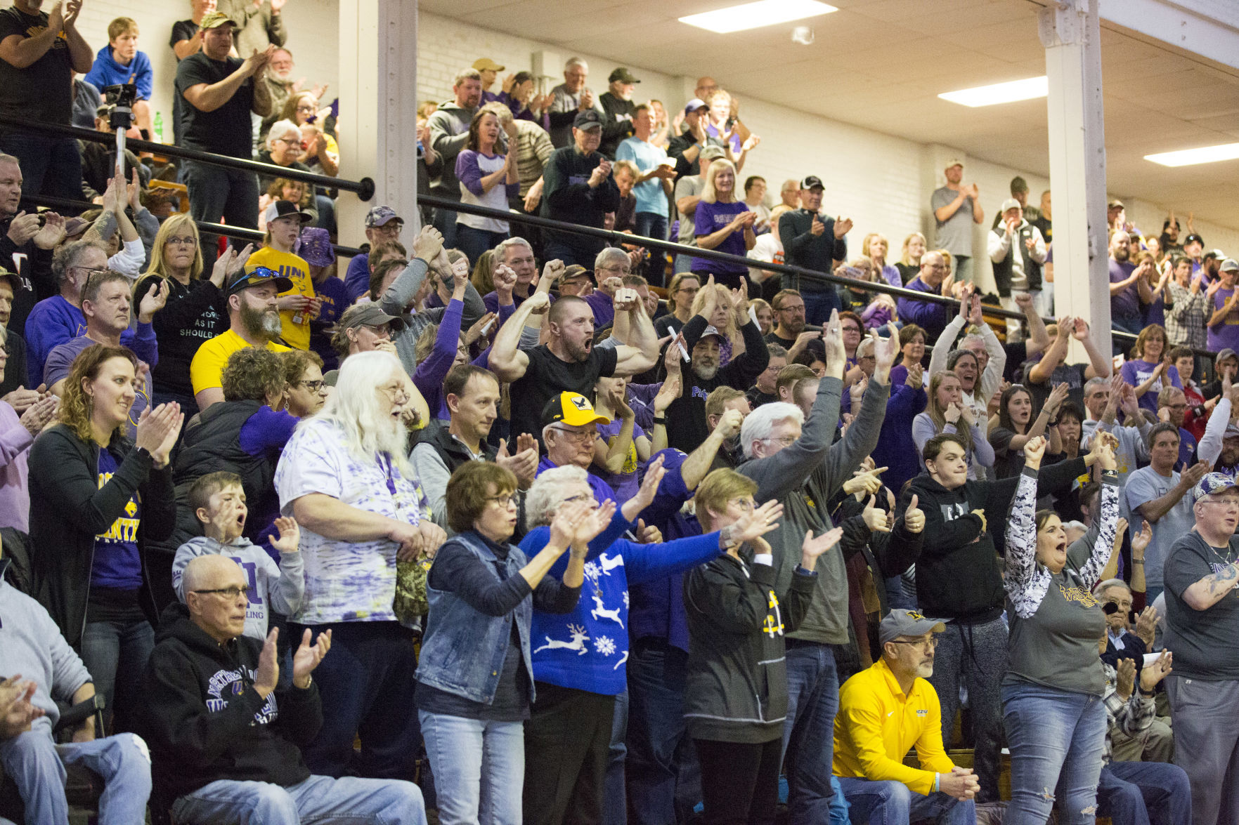 011220kw-uni-wrestling-08